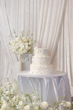 wedding cake, leaf cake design, minimalist wedding cake, minimalist wedding, celebrity wedding